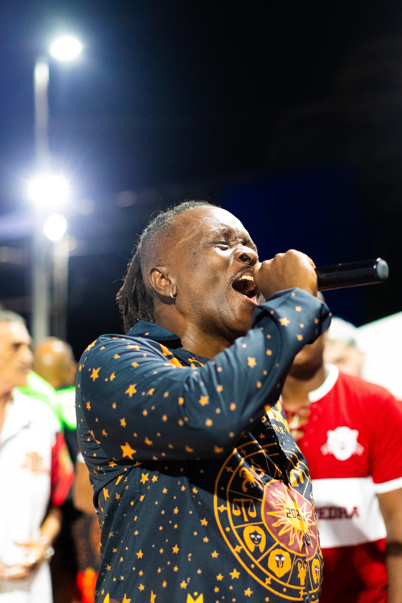 Wantuir, experiente intérprete da Porto da Pedra: voz marcante do carnaval com imensurável identificação com a agremiação gonçalense | Vitor Melo/Rio Carnaval