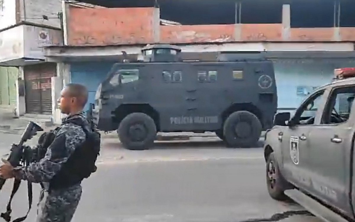 São Gonçalo: PM realiza ação no Complexo do Salgueiro em busca de criminosos