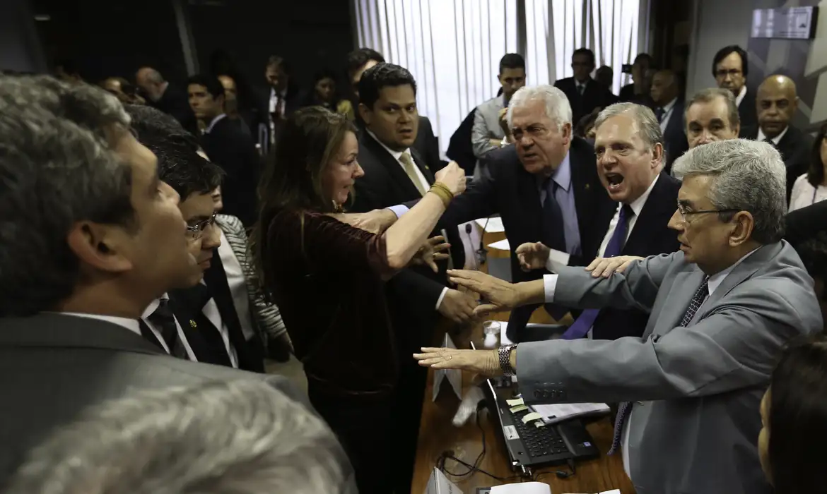 Discussão em nome do "interesse público" | Fabio Rodrigues Pozzebom/Agência Brasil