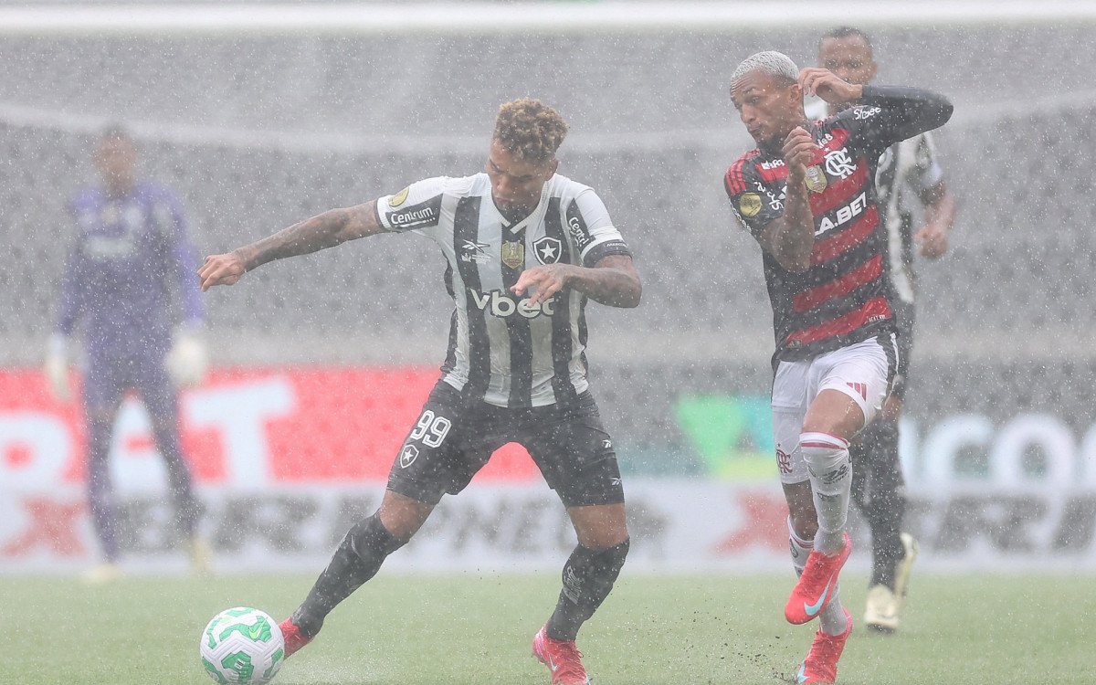 Supercopa Rei: Chuva forte paralisa Botafogo x Flamengo no Mangueirão