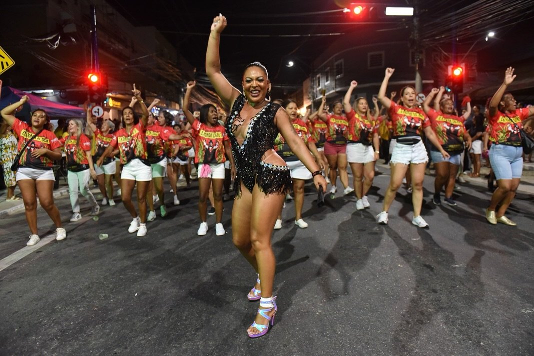 Ensaio de rua da União de Maricá, que desfila na Sapucaí nesta sexta-feira (28/2) de carnaval