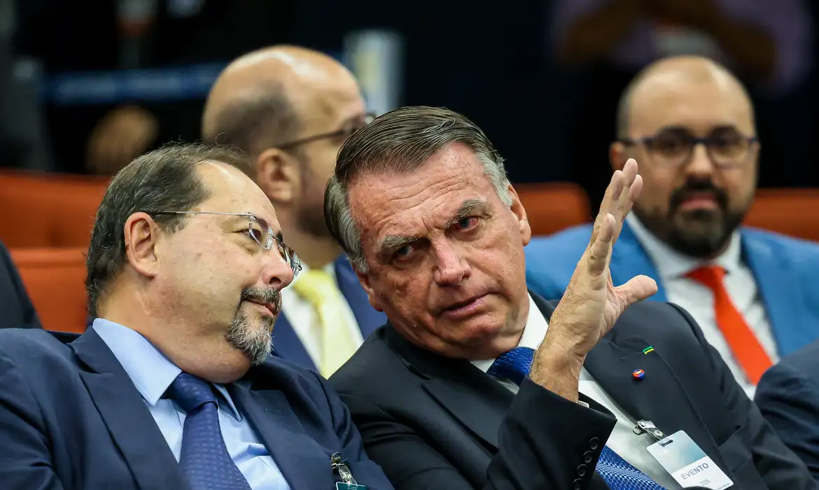 Após julgamento de preliminares, STF suspende julgamento de denúncia da PGR por tentativa de golpe de Estado e outros crimes contra o ex-presidente Jair Bolsonaro e mais sete aliados