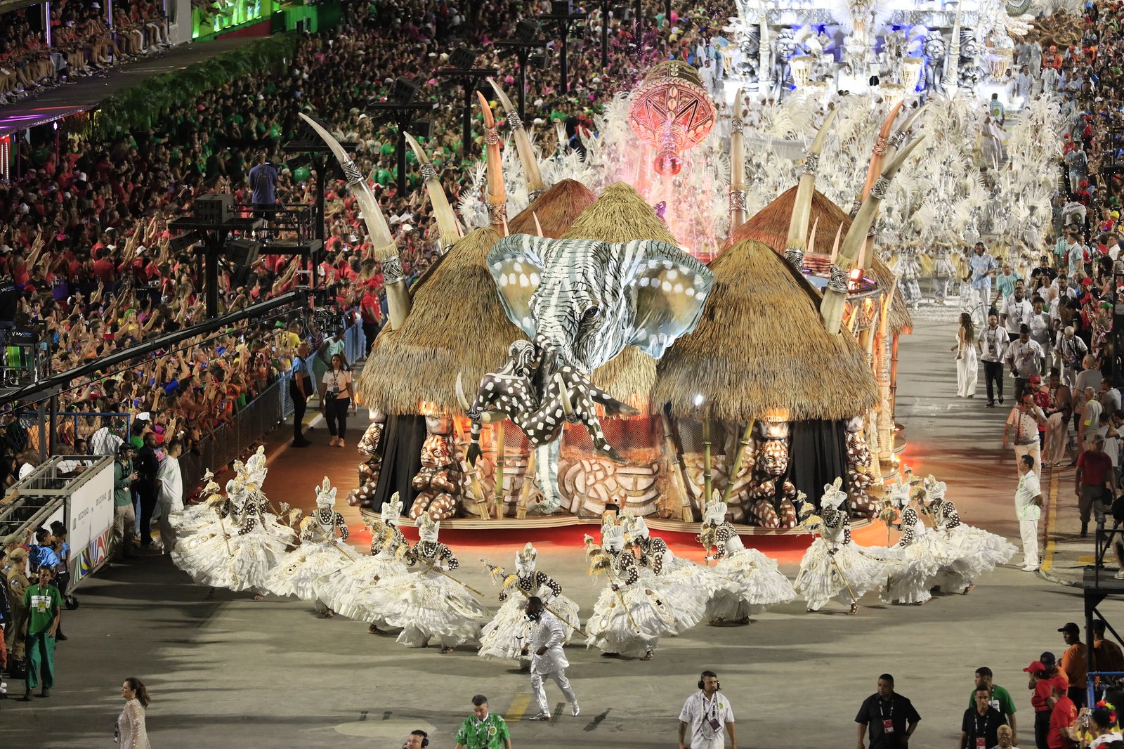 Júri do Estandarte de Ouro elege Imperatriz Leopoldinense como Melhor Escola do desfile de domingo do Carnaval 2025 - Marco Terranova-Riotur