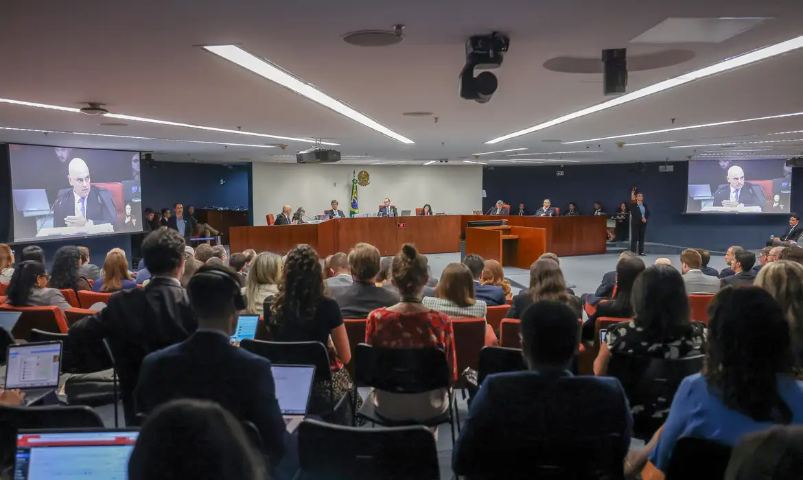 Após julgamento de preliminares, STF suspende julgamento de denúncia da PGR por tentativa de golpe de Estado e outros crimes contra o ex-presidente Jair Bolsonaro e mais sete aliados