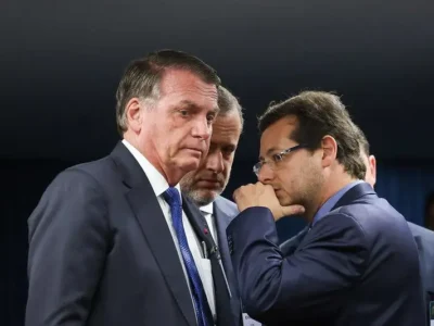 Ex-presidente Jair Bolsonaro em evento público, alvo de investigação por suposta tentativa de golpe de Estado em 2022
