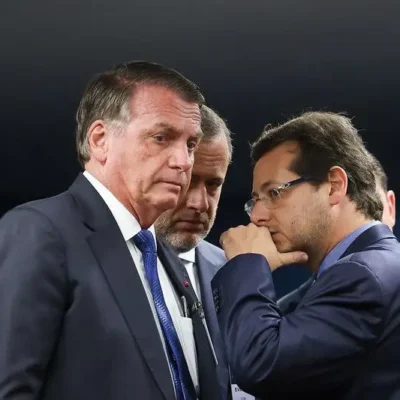 Ex-presidente Jair Bolsonaro em evento público, alvo de investigação por suposta tentativa de golpe de Estado em 2022