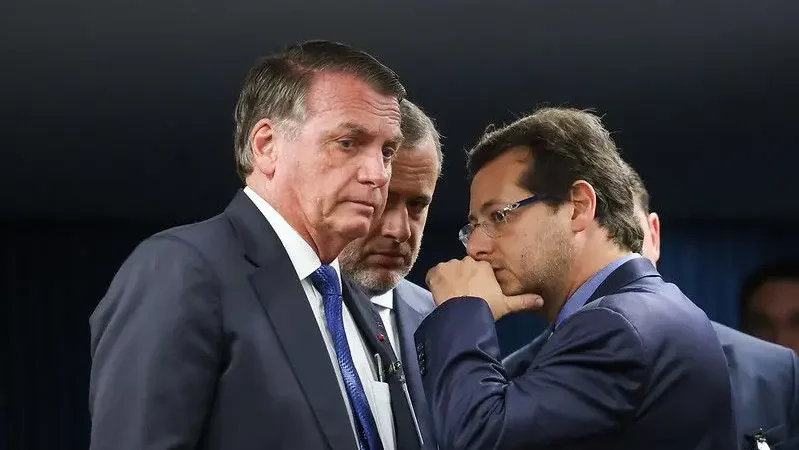 Ex-presidente Jair Bolsonaro em evento público, alvo de investigação por suposta tentativa de golpe de Estado em 2022