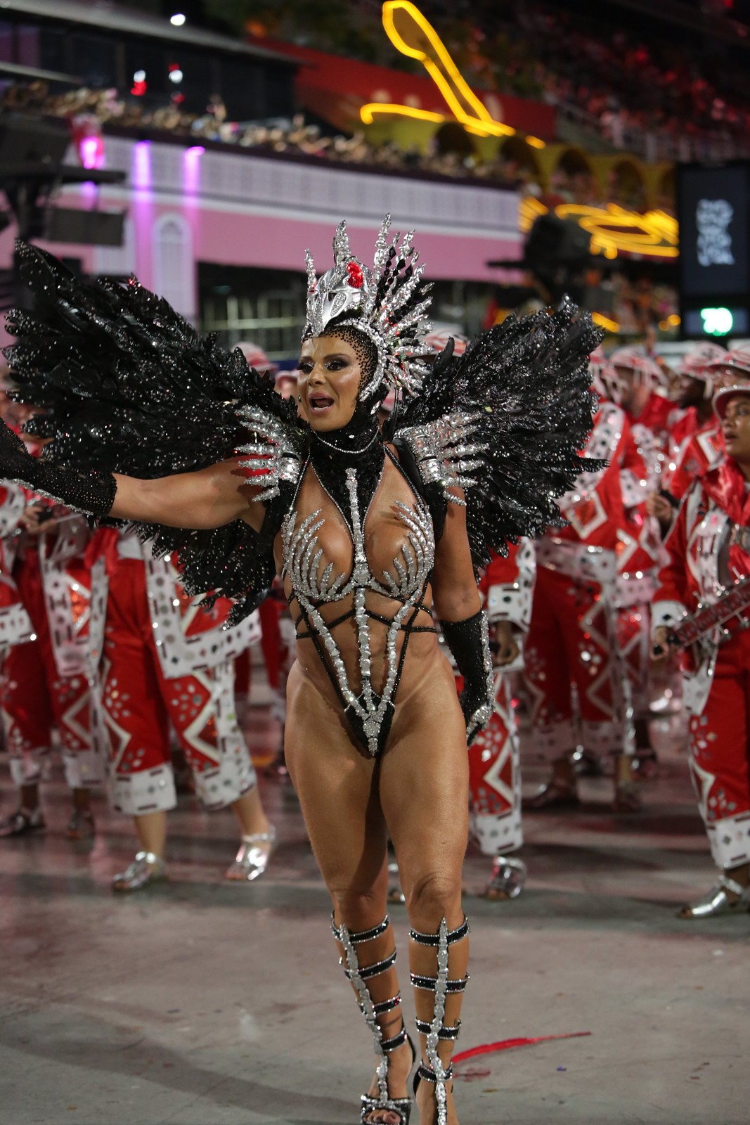 Atriz Viviane Araújo, Rainha de Bateria da Acadêmicos do Salgueiro Riotur/Tata Barreto