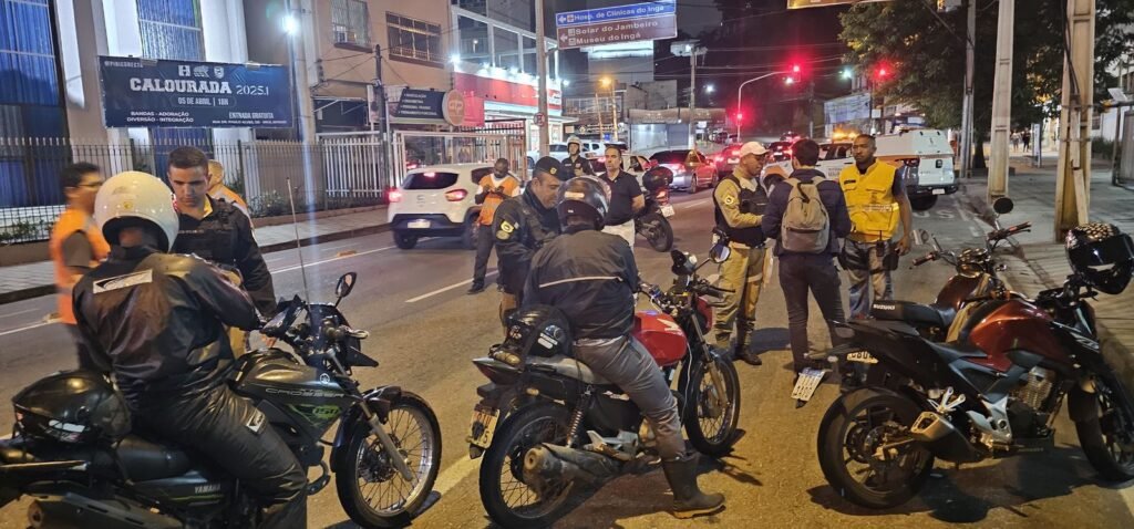 Operação integrada aperta o cerco contra motoqueiros baderneiros em Niterói - Vídeos