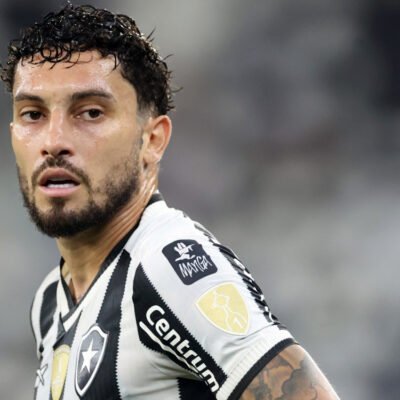 Alex Telles em entrevista à Fifa falando sobre o Mundial de Clubes