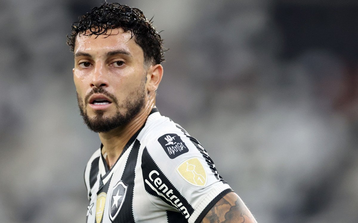 Alex Telles em entrevista à Fifa falando sobre o Mundial de Clubes