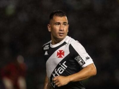 Jean David em ação com a camisa do Vasco durante jogo no Brasileirão