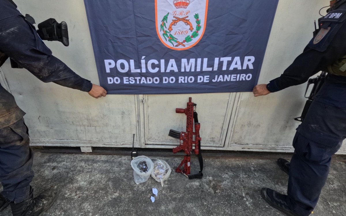 Agente do 41º BPM em operação no Complexo da Pedreira