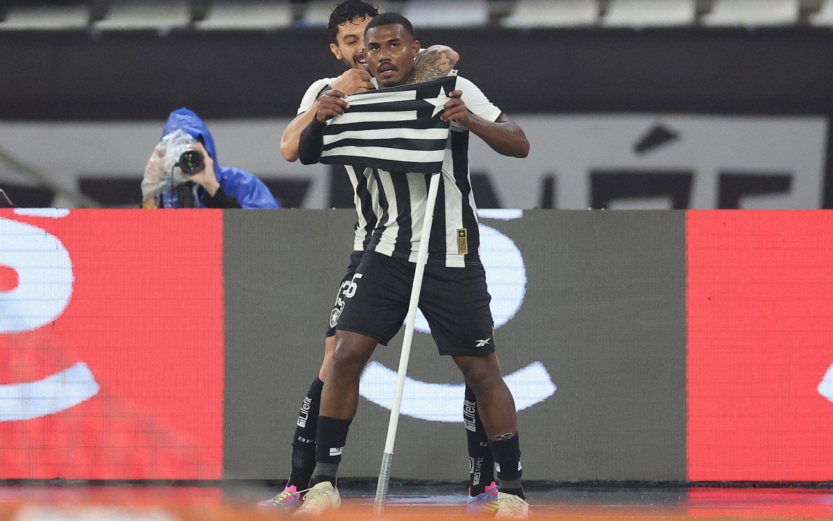 Botafogo goleia em casa e apaga 'cachimbo do saci' pelo Brasileirão | Vitor Silva/Botafogo