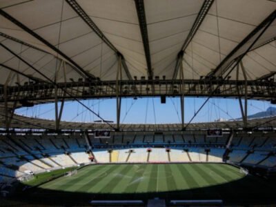 Torcedores de Flamengo e Botafogo separados nas arquibancadas do Maracanã