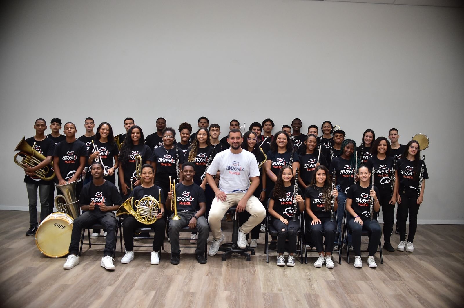 Jovens músicos da Orquestra de Sopros e Coro Juvenil interpretam clássicos de Rita Lee no Theatro Municipal de Niterói