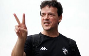 Fernando Diniz durante treino do Vasco no CT Moacyr Barbosa