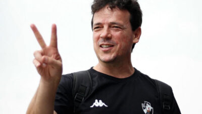 Fernando Diniz durante treino do Vasco no CT Moacyr Barbosa
