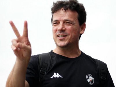 Fernando Diniz durante treino do Vasco no CT Moacyr Barbosa