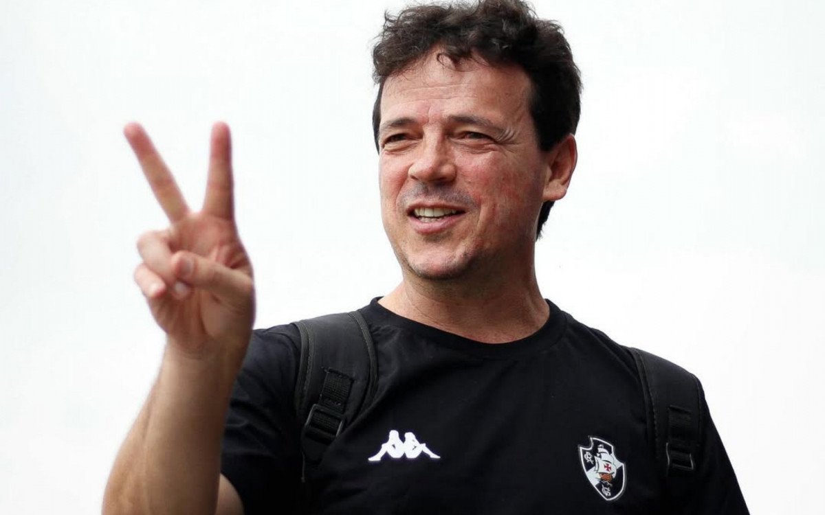 Fernando Diniz durante treino do Vasco no CT Moacyr Barbosa