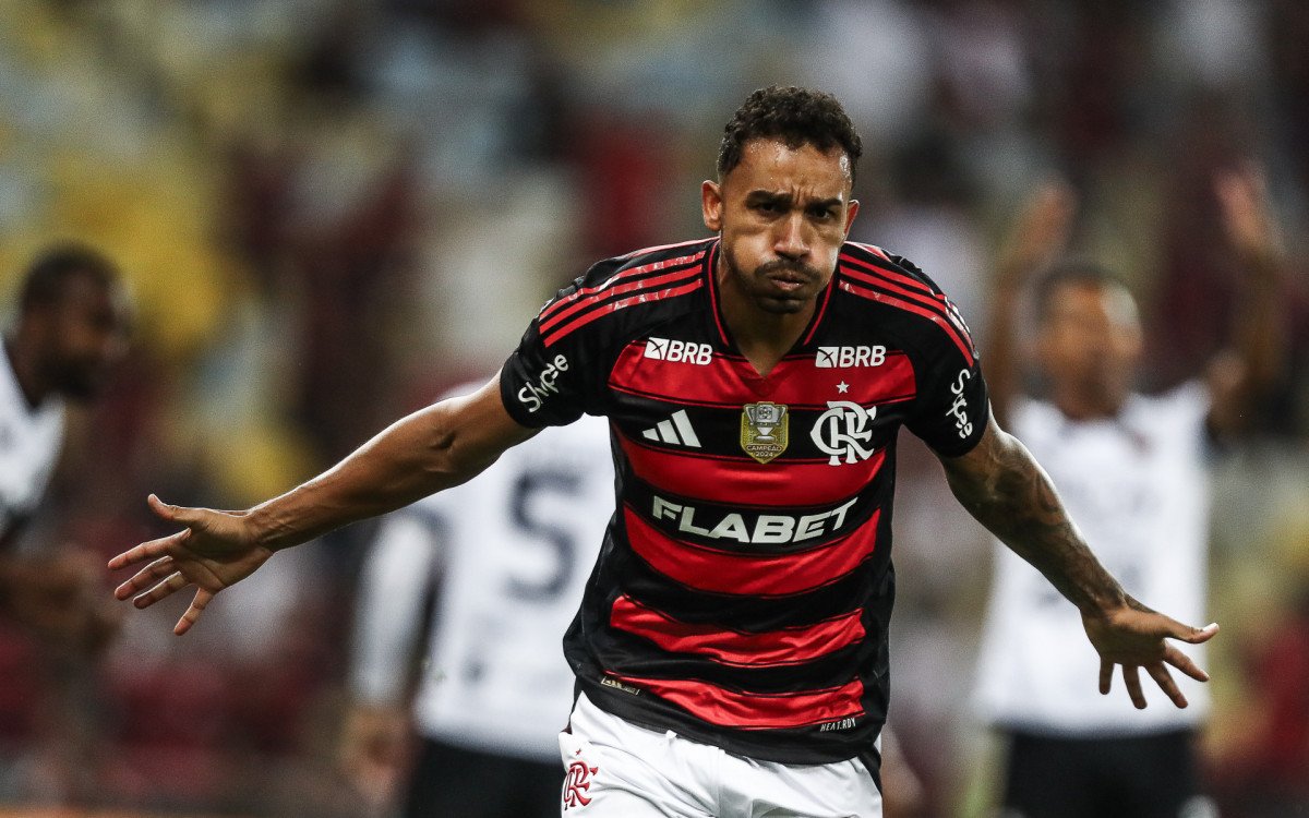 Danilo comemora gol do Flamengo contra o Botafogo-PB no Maracanã