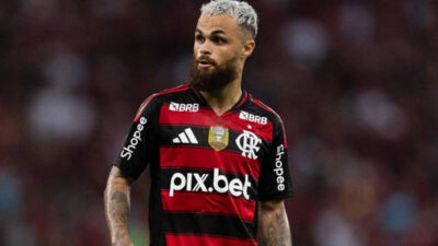 Michael em campo pelo Flamengo durante partida no Maracanã