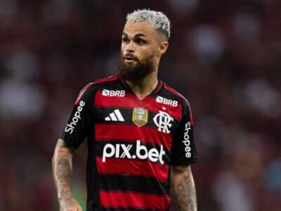 Michael em campo pelo Flamengo durante partida no Maracanã