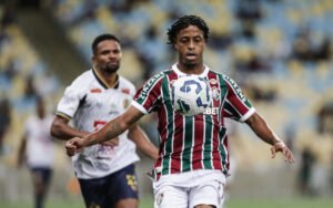 Foto de Keno durante jogo de ida contra a Aparecidense
