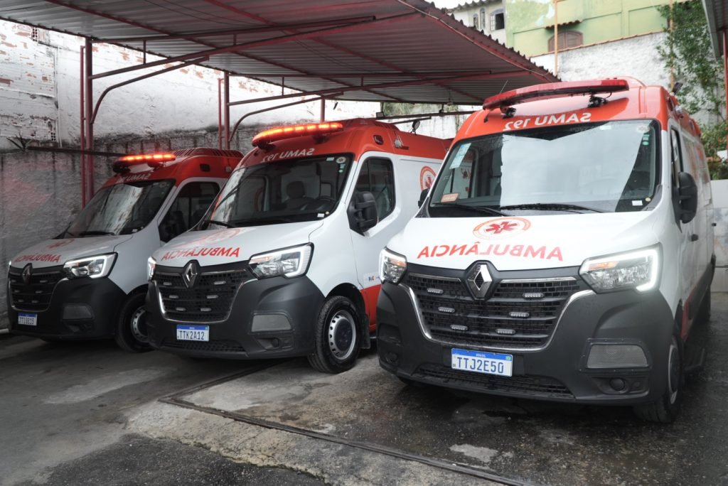 Ambulâncias modernas doada pelo Governo Federal estacionadas na base do SAMU em São Gonçalo | Divulgação/São Gonçalo/Renan Otto