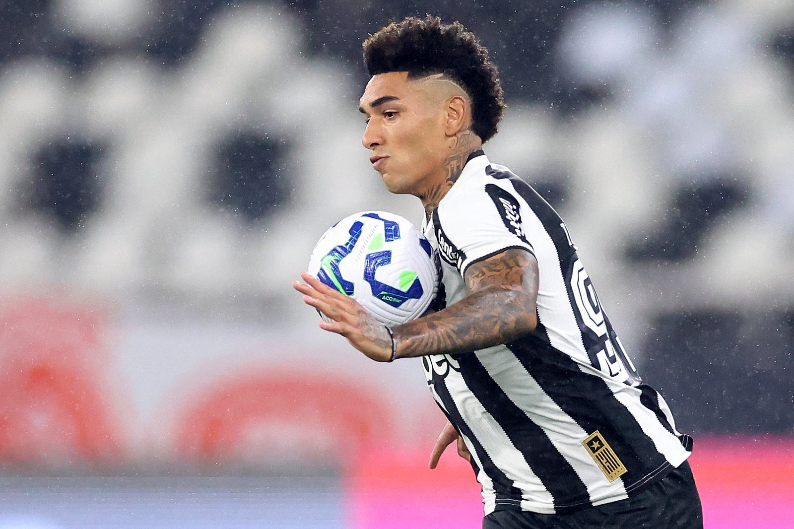 Botafogo goleia em casa e apaga 'cachimbo do saci' pelo Brasileirão | Vitor Silva/Botafogo