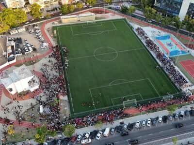 Abertura dos Jogos Escolares de Niterói 2025 com estudantes na Concha Acústica