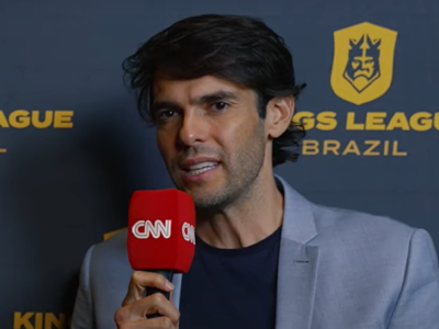 Kaká em entrevista à Cazé TV com expressão confiante — Foto da final da Kings League 2025