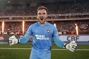Lucas Perri em ação pelo Lyon no Campeonato Francês