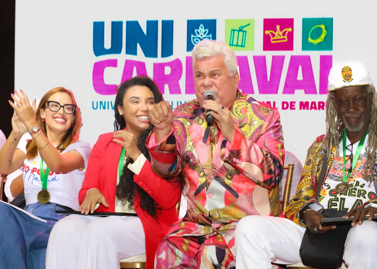 Milton Cunha fala durante inauguração da UniCarnaval em Maricá