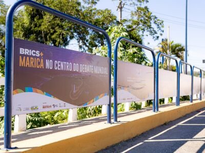 Delegações internacionais do BRICS+ durante assembleia em Maricá