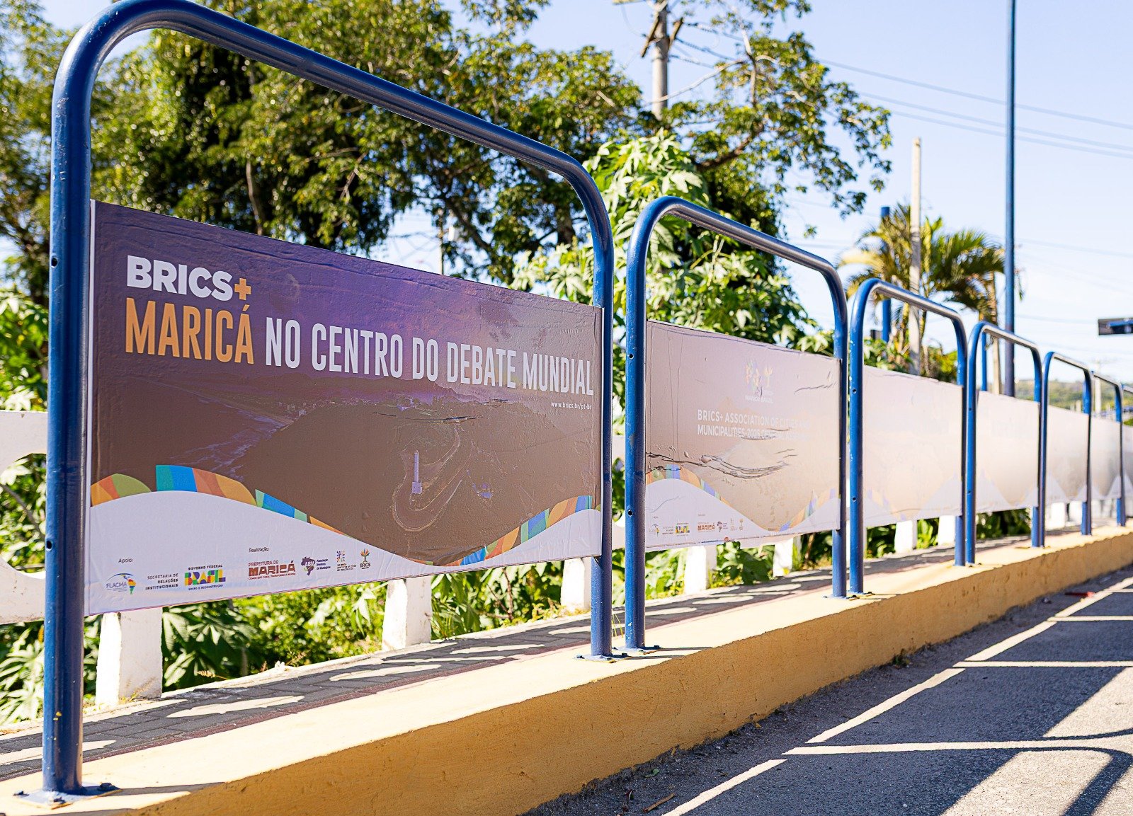 Delegações internacionais do BRICS+ durante assembleia em Maricá