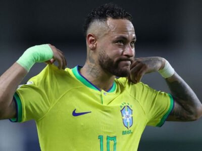 Neymar usa notebook para anunciar o leilão do Instituto NJR