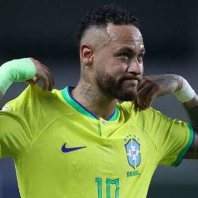 Neymar usa notebook para anunciar o leilão do Instituto NJR