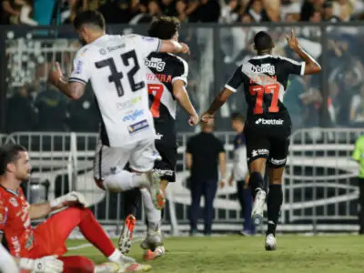 Rayan comemora gol pelo Vasco na Copa do Brasil