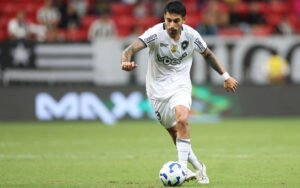 Santiago Rodríguez durante partida do Botafogo pela Copa do Brasil