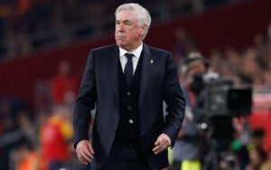 Ancelotti recebe homenagem da torcida do Real Madrid no Santiago Bernabéu