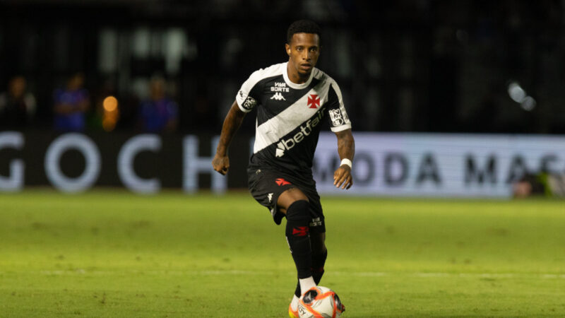 Tchê Tchê durante entrevista após classificação do Vasco