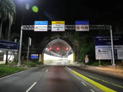 Equipes da CET-Rio monitoram o trânsito no Túnel Rebouças durante interdição parcial