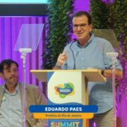 Eduardo Paes discursa durante o Visit Brasil Summit no Museu do Amanhã