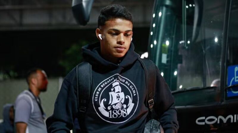 Maxsuell Alegria durante treino no Vasco — meia-atacante retorna ao Nova Iguaçu após empréstimo