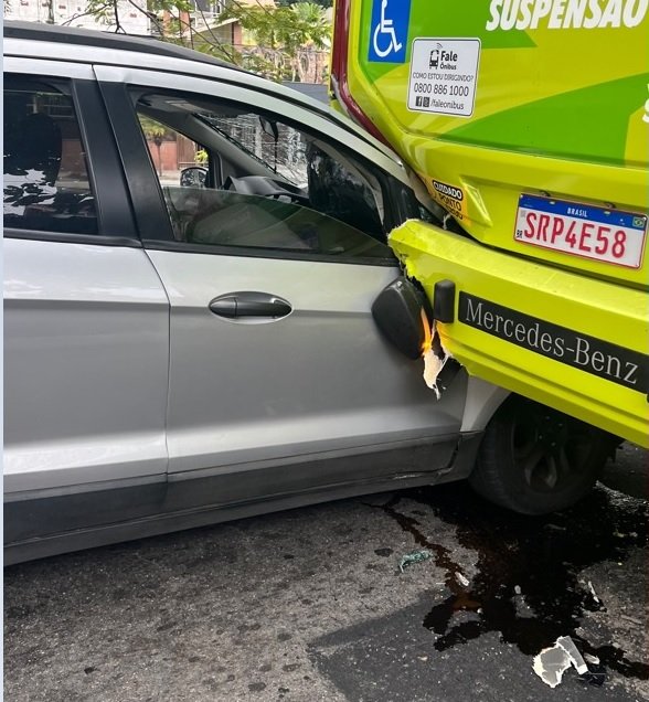Niterói: Acidente entre carro e ônibus em São Francisco contradiz Maio Amarelo | Reprodução/Instagram/@estolanoh[Miguel Estolano]