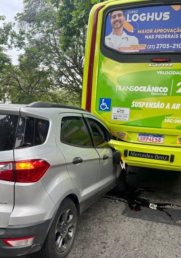Niterói: Acidente entre carro e ônibus em São Francisco contradiz Maio Amarelo | Reprodução/Instagram/@estolanoh[Miguel Estolano]