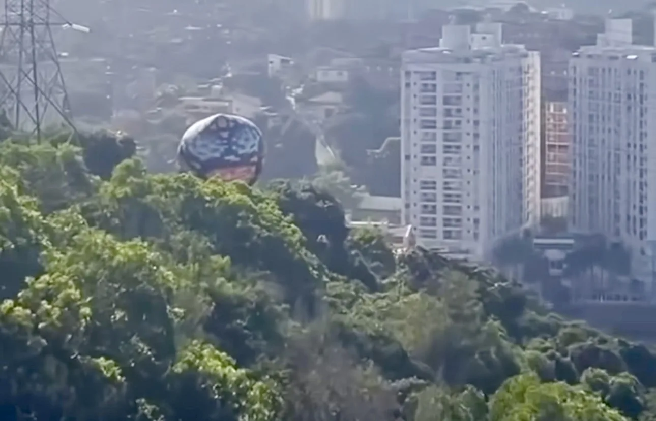 Balão que sobrevoava Zona Sul de Niterói cai próximo ao Rio Cricket | Reprodução