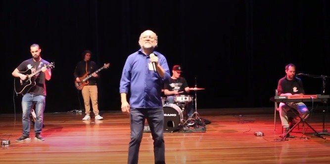 Cantor Juscelino Olyveira, do Piauí, lança música em defesa dos direitos trabalhistas