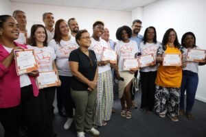 Da comunidade para o mercado: formandos da Escola de Formação em Gastronomia Popular comemoram a certificação conquistada através de cursos gratuitos com esforço, apoio público e excelência de ensino em parceria com o Senac